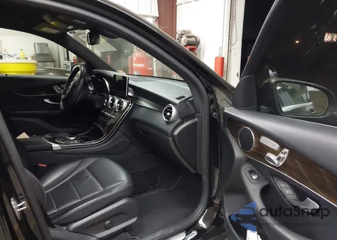 2017 Mercedes-Benz Glc 300 4Matic z USA, uszkodzony, nr VIN WDC0G4KB2HF164242